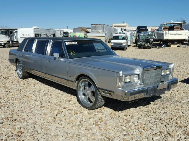 1LNBM81F0JY732061 - 1988 LINCOLN TOWN CAR SILVER photo 1