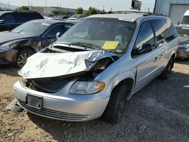 2C4GP74L32R538031 - 2002 CHRYSLER TOWN & COU SILVER photo 2