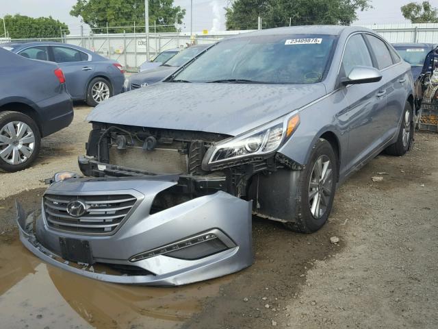 5NPE24AF9FH010306 - 2015 HYUNDAI SONATA SE SILVER photo 2