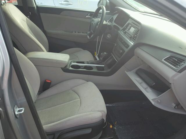 5NPE24AF9FH010306 - 2015 HYUNDAI SONATA SE SILVER photo 5