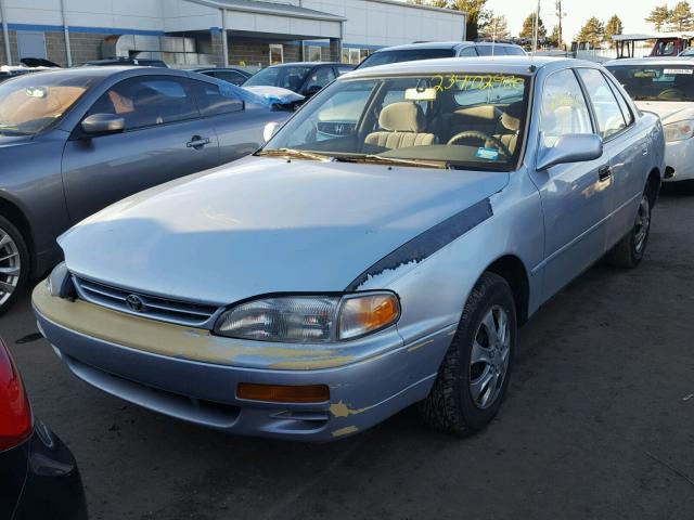 4T1BG12K3TU804908 - 1996 TOYOTA CAMRY DX SILVER photo 2