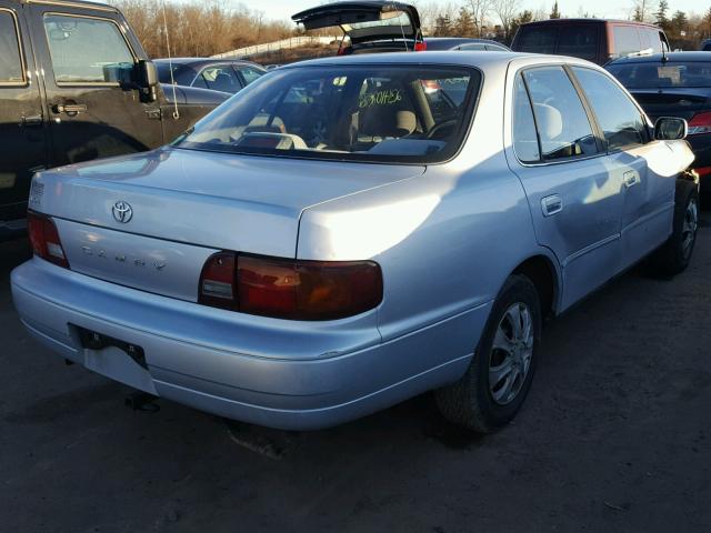 4T1BG12K3TU804908 - 1996 TOYOTA CAMRY DX SILVER photo 4