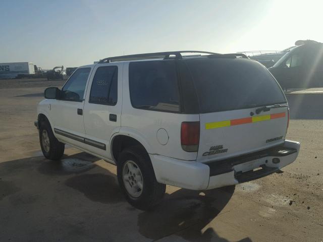 1GNDT13W7YK262782 - 2000 CHEVROLET BLAZER WHITE photo 3