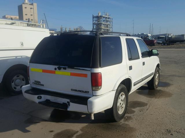 1GNDT13W7YK262782 - 2000 CHEVROLET BLAZER WHITE photo 4