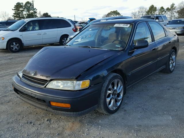 1HGCD5558SA007487 - 1995 HONDA ACCORD EX GREEN photo 2