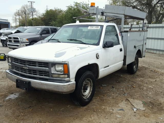 1GBGC34R4YF454054 - 2000 CHEVROLET GMT-400 C3 WHITE photo 2