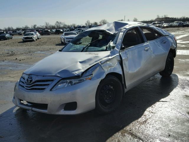 4T1BF3EK1AU004082 - 2010 TOYOTA CAMRY BASE SILVER photo 2