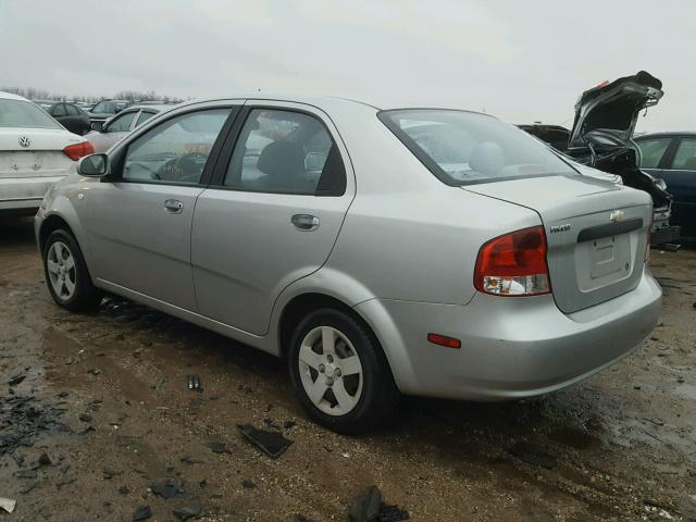 KL1TD52695B450488 - 2005 CHEVROLET AVEO BASE SILVER photo 3