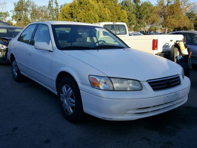 JT2BF22K710334585 - 2001 TOYOTA CAMRY CE WHITE photo 1