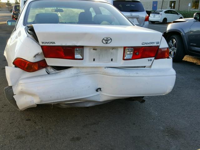 JT2BF22K710334585 - 2001 TOYOTA CAMRY CE WHITE photo 9