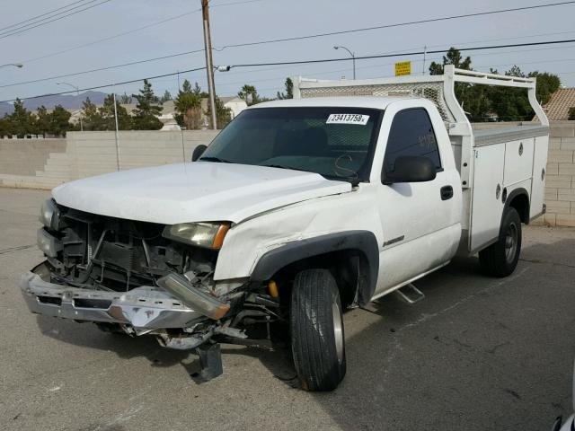 1GBHC24U76E248572 - 2006 CHEVROLET SILVERADO WHITE photo 2