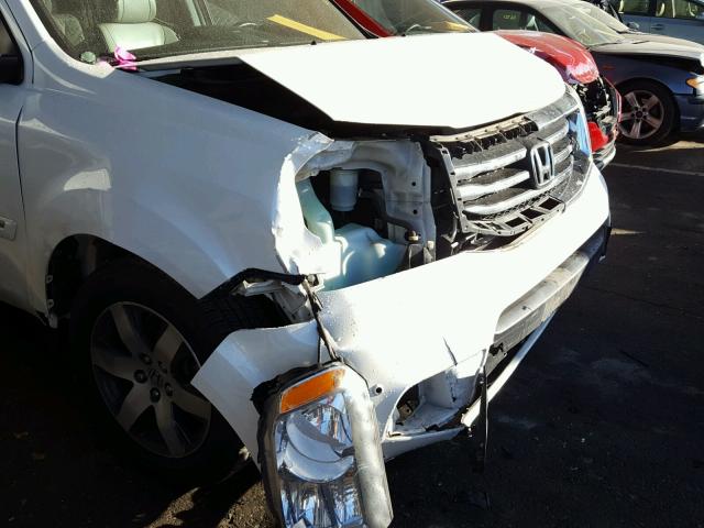 5FNYF4H93CB084607 - 2012 HONDA PILOT TOUR WHITE photo 9