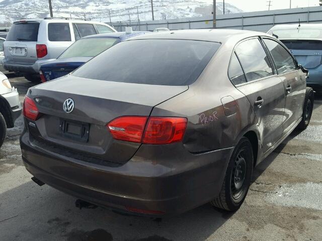 3VW2K7AJ6EM299692 - 2014 VOLKSWAGEN JETTA BASE BROWN photo 4