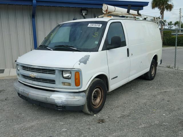 1GCFG25W8Y1206459 - 2000 CHEVROLET EXPRESS G2 WHITE photo 2