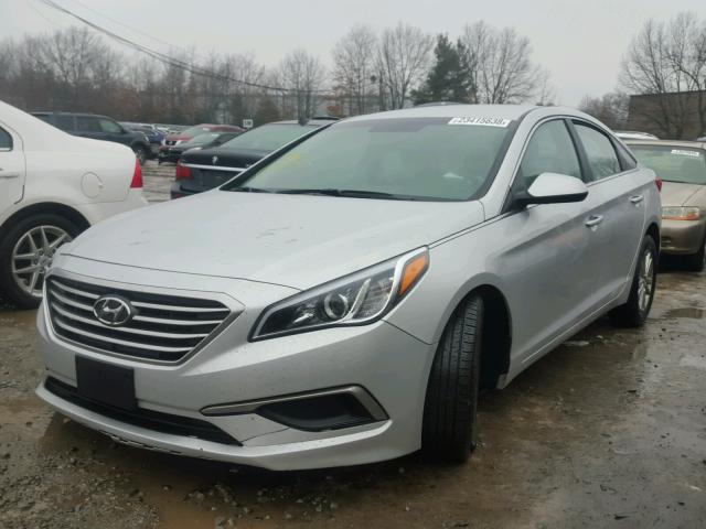 5NPE24AF3HH540077 - 2017 HYUNDAI SONATA SE SILVER photo 2