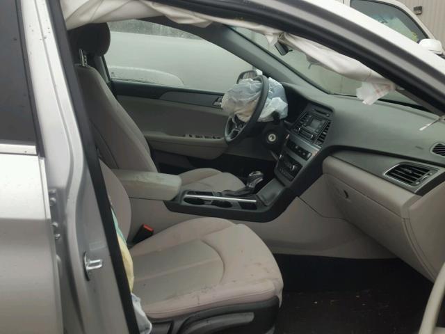 5NPE24AF3HH540077 - 2017 HYUNDAI SONATA SE SILVER photo 5