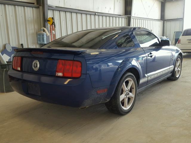 1ZVHT80N495111328 - 2009 FORD MUSTANG BLUE photo 4