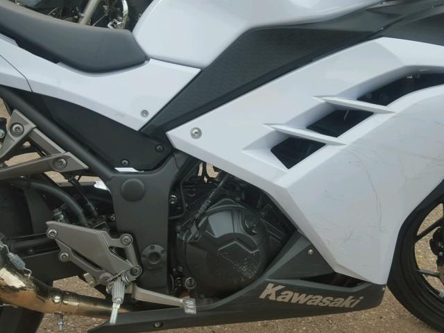 JKAEX8B12FDA21663 - 2015 KAWASAKI EX300 B WHITE photo 7