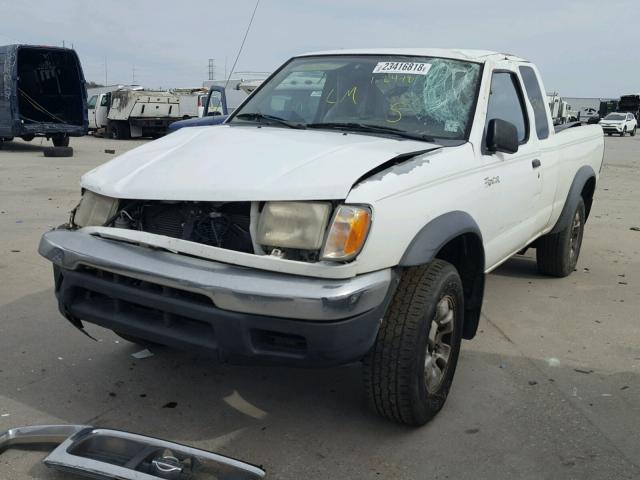 1N6ED26T6YC355060 - 2000 NISSAN FRONTIER K WHITE photo 2