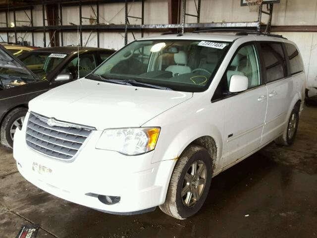 2A8HR54P58R790726 - 2008 CHRYSLER TOWN & COU WHITE photo 2