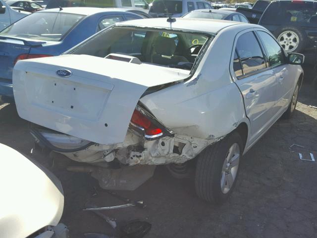 3FAHP071X8R118071 - 2008 FORD FUSION SE WHITE photo 4