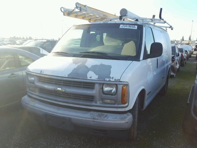 1GCFG25W2Y1264213 - 2000 CHEVROLET EXPRESS G2 WHITE photo 2