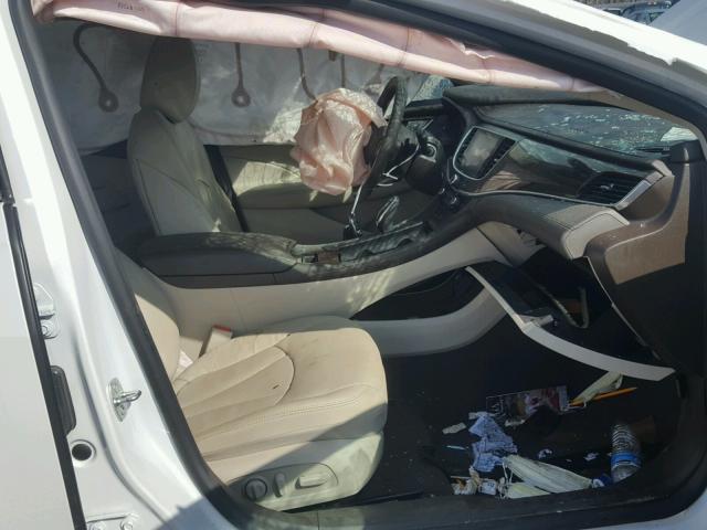 1G4ZP5SS8HU134527 - 2017 BUICK LACROSSE E WHITE photo 5