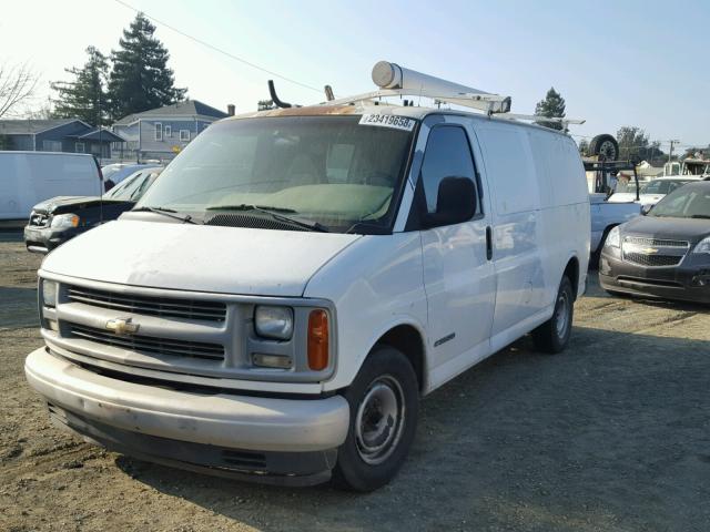 1GCFG25W2Y1170932 - 2000 CHEVROLET EXPRESS G2 WHITE photo 2