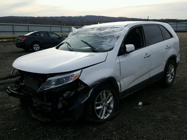 5XYKT3A69FG579853 - 2015 KIA SORENTO LX WHITE photo 2