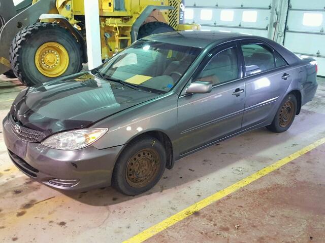 JTDBE32K320068127 - 2002 TOYOTA CAMRY LE GRAY photo 2