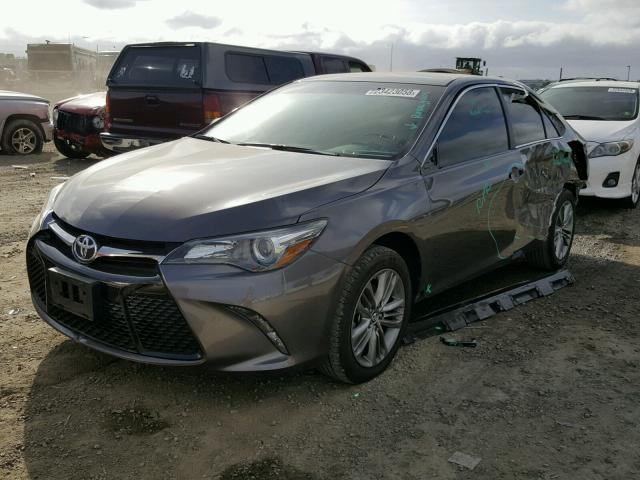 4T1BF1FK5GU116914 - 2016 TOYOTA CAMRY LE GRAY photo 2