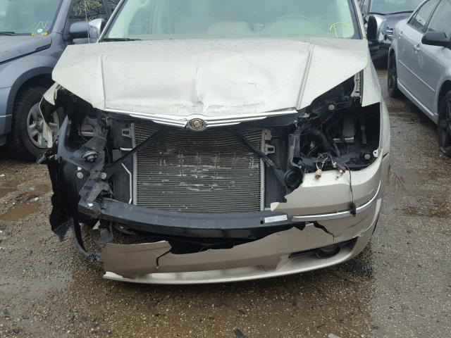 2A8HR64X39R507358 - 2009 CHRYSLER TOWN & COU GOLD photo 9