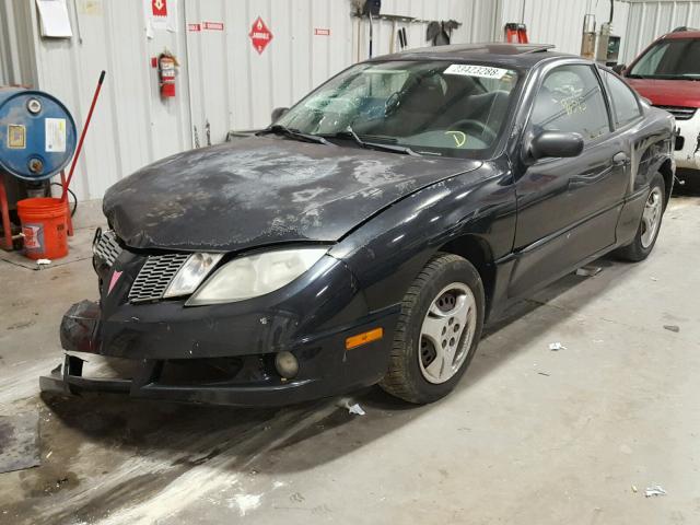 1G2JB12F447223827 - 2004 PONTIAC SUNFIRE BLACK photo 2