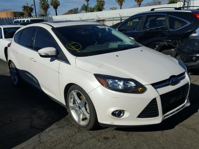 1FADP3N27EL111052 - 2014 FORD FOCUS TITA WHITE photo 1