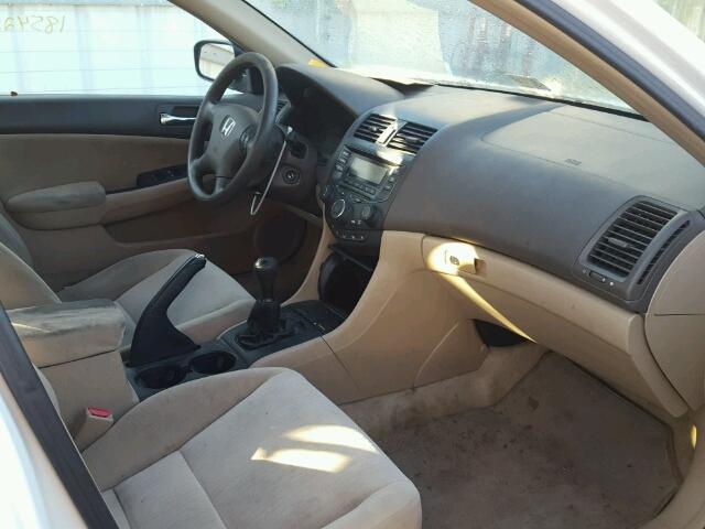 1HGCM55495A135247 - 2005 HONDA ACCORD LX WHITE photo 5