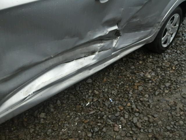 KL1TD56E89B602168 - 2009 CHEVROLET AVEO LS SILVER photo 10