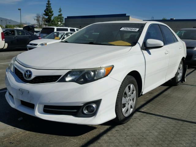 4T1BF1FK0CU609667 - 2012 TOYOTA CAMRY BASE WHITE photo 2