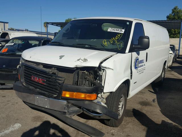 1GTHG392271154525 - 2007 GMC SAVANA G35 WHITE photo 2