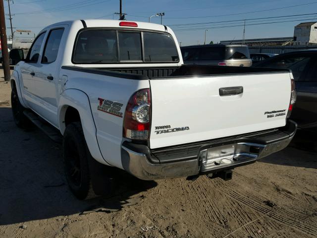 5TFJU4GN8FX074901 - 2015 TOYOTA TACOMA DOU WHITE photo 3