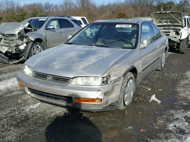 1HGCD723XTA016885 - 1996 HONDA ACCORD LX TAN photo 2