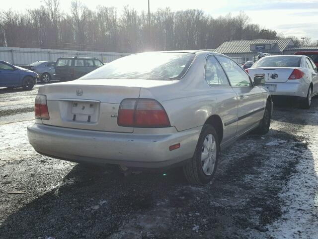 1HGCD723XTA016885 - 1996 HONDA ACCORD LX TAN photo 4