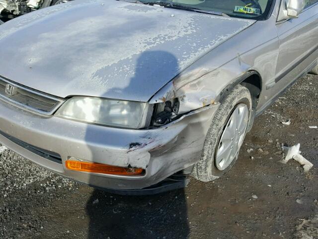 1HGCD723XTA016885 - 1996 HONDA ACCORD LX TAN photo 9