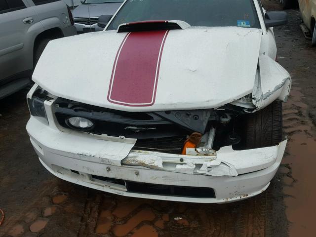 1ZVFT82H755226580 - 2005 FORD MUSTANG GT WHITE photo 9