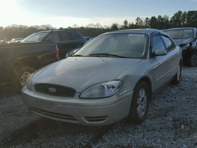 1FAFP56205A252978 - 2005 FORD TAURUS SEL GREEN photo 2