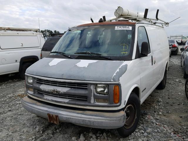 1GCFG25W8W1098227 - 1998 CHEVROLET EXPRESS G2 WHITE photo 2