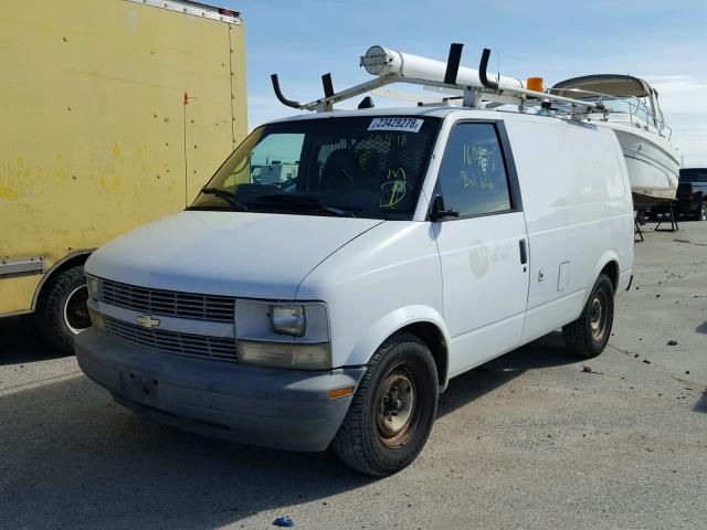 1GCDM19W4YB132763 - 2000 CHEVROLET ASTRO WHITE photo 2