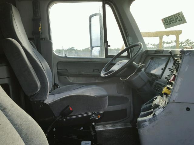 1FUJA6CVX7LX13937 - 2007 FREIGHTLINER CONVENTION WHITE photo 5