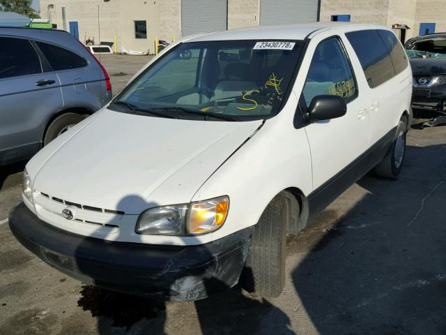 4T3ZF19C6YU269121 - 2000 TOYOTA SIENNA CE WHITE photo 2