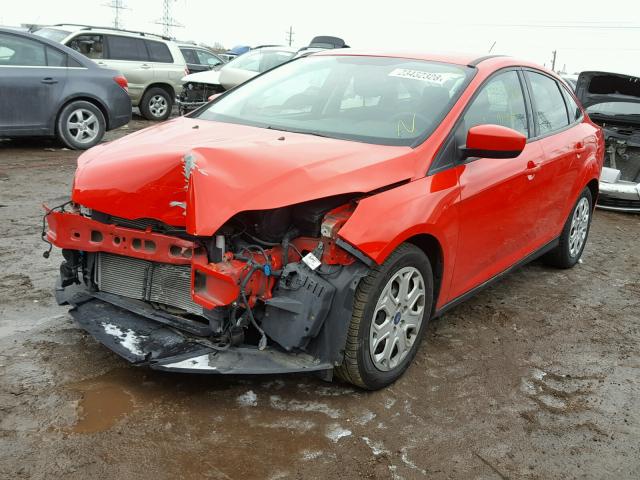 1FAHP3F27CL152035 - 2012 FORD FOCUS SE RED photo 2