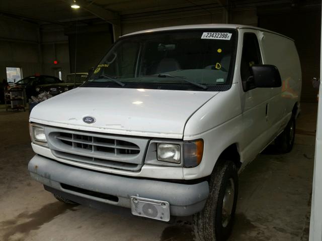 1FTSE34S22HB67102 - 2002 FORD ECONOLINE WHITE photo 2